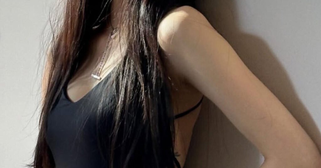 Popular Actress Turns Heads With Unconventional Yet Alluring Style Popular Actress Turns Heads With Unconventional Yet Alluring Style