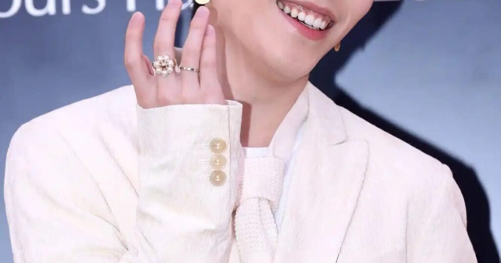 Top Korean Idol Reportedly Paid The Full Bill For His Manager’s Wedding Top Korean Idol Reportedly Paid The Full Bill For His Manager's Wedding