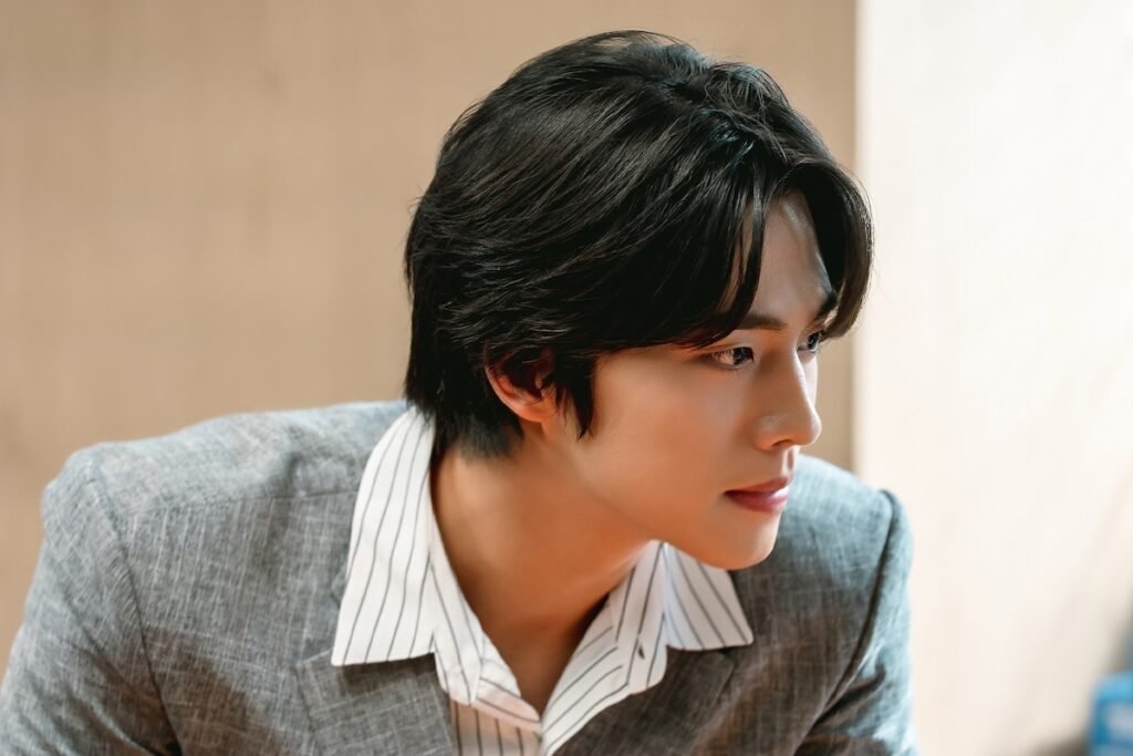 Cho Han Gyul Dishes On His Character In Upcoming Drama "Undercover Miss Hong"