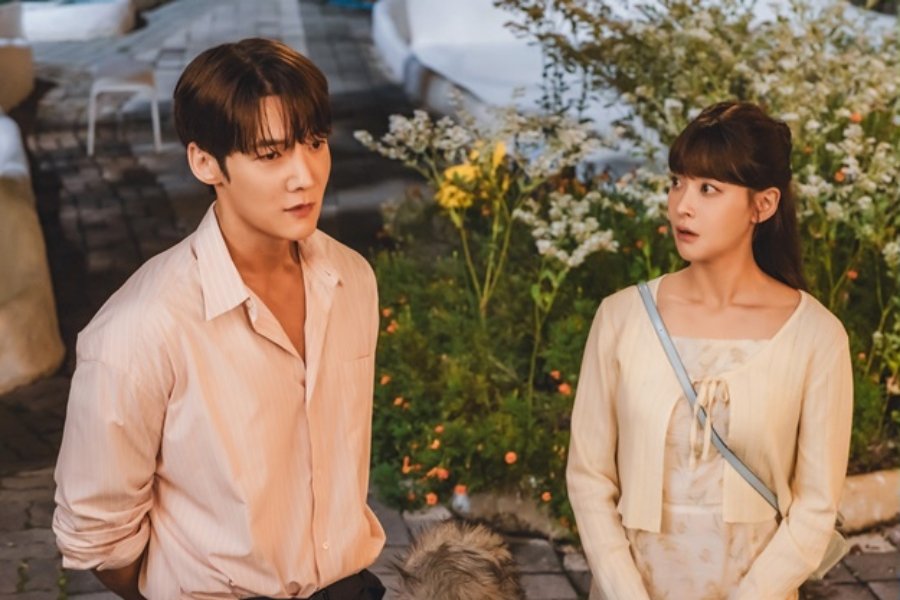 Choi Jin Hyuk Uses A Business Trip As Excuse To Woo Oh Yeon Seo In “Positively Yours” Choi Jin Hyuk Uses A Business Trip As Excuse To Woo Oh Yeon Seo In "Positively Yours"