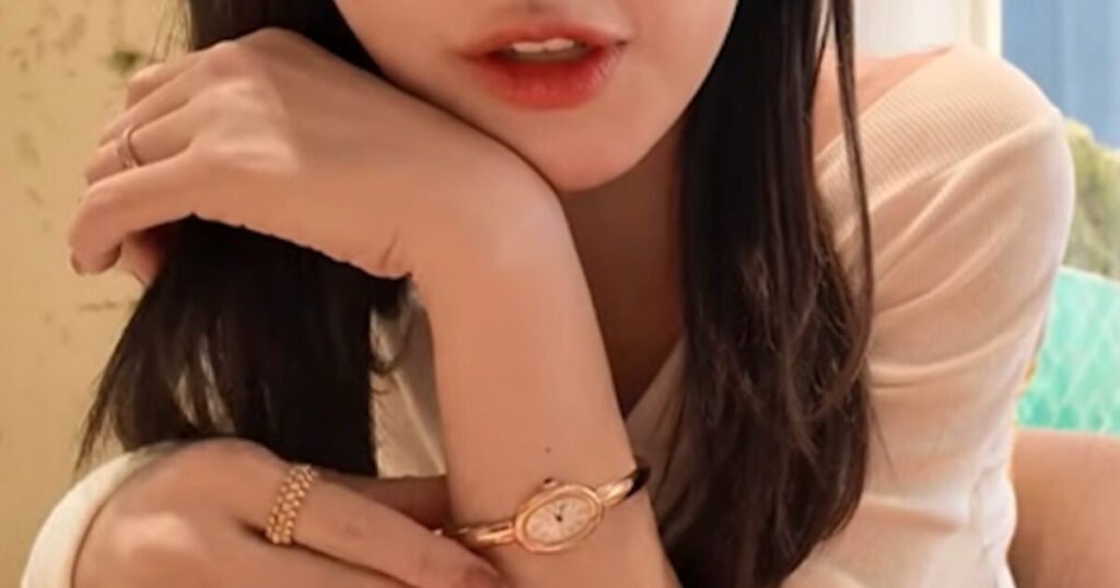 Dating Show Contestant-Turned-YouTuber Casually Shows Off Her $33K Watch And Her $3M Home Dating Show Contestant-Turned-YouTuber Casually Shows Off Her $33K Watch And Her $3M Home