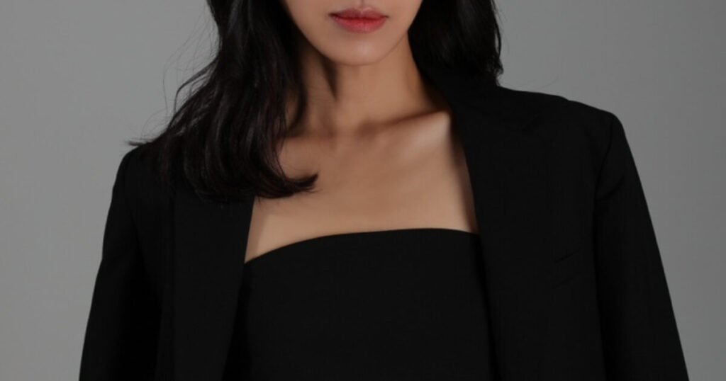 Divorced Actress With Two Children Reveals She's Now Dating Someone New