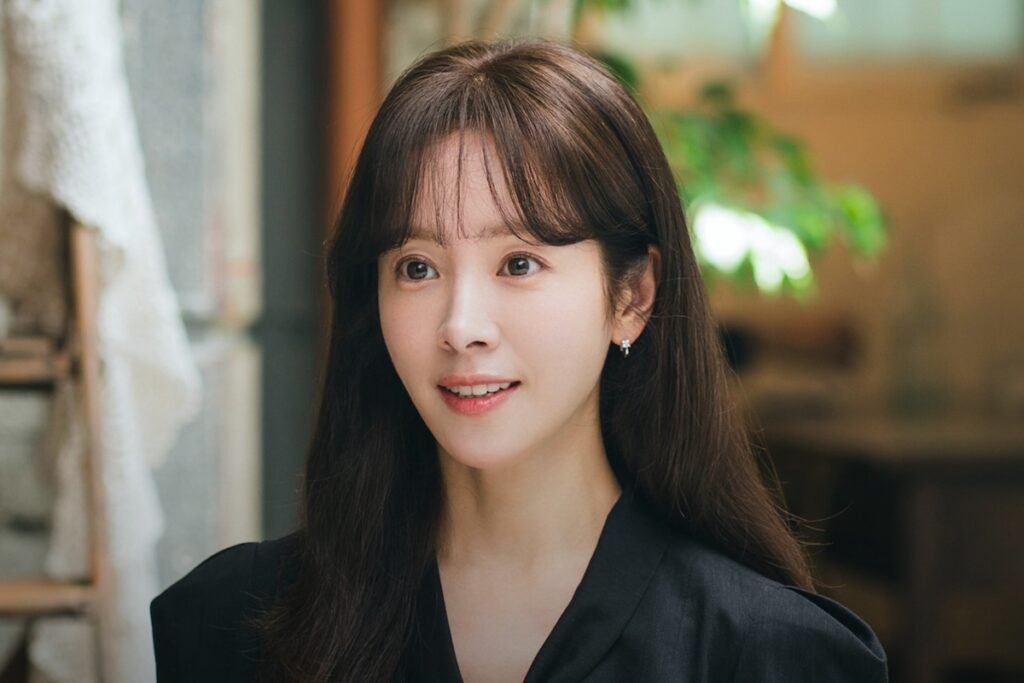 Han Ji Min Is Clumsy At Blind Dates In New Drama "The Practical Guide To Love"