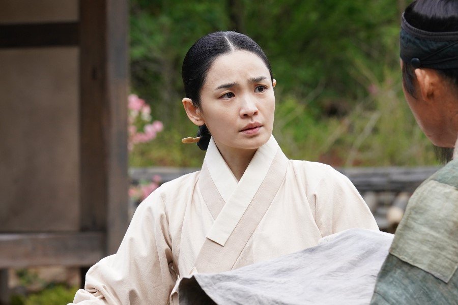 Jeon Mi Do Remains As Devoted Court Lady To Park Ji Hoon Even After His Exile In New Film “The King’s Warden”
