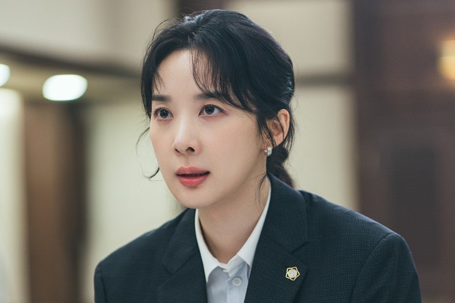Lee Chung Ah Is A Lawyer Who Leads From The Front In New Drama “Honour”