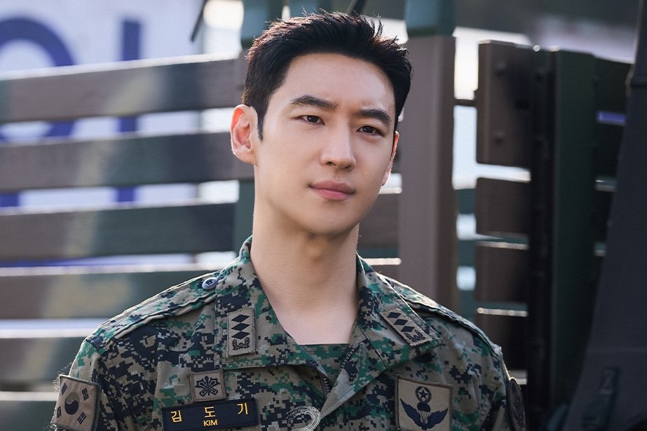 Lee Je Hoon Returns To His Original Identity To Investigate Jeon So Nee's Death In "Taxi Driver 3"