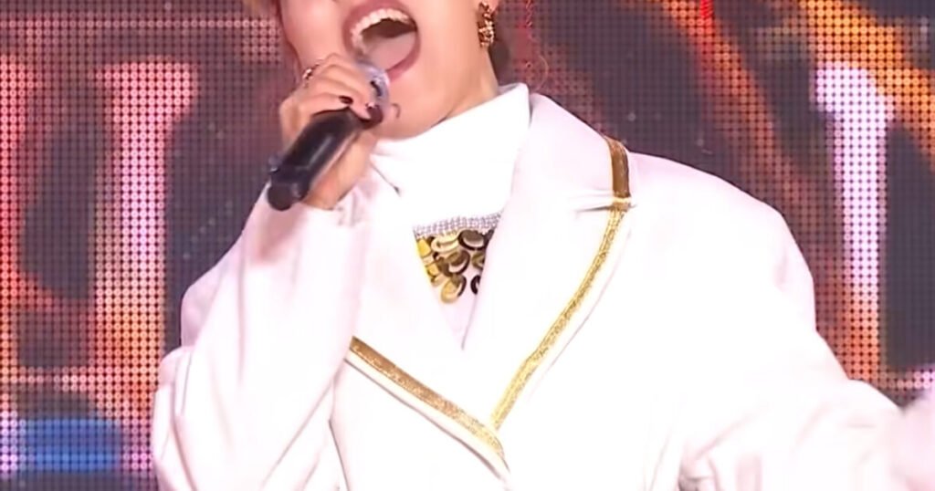 Legendary Singer Personally Addresses Recent “Golden” Live Perfomance Controversy