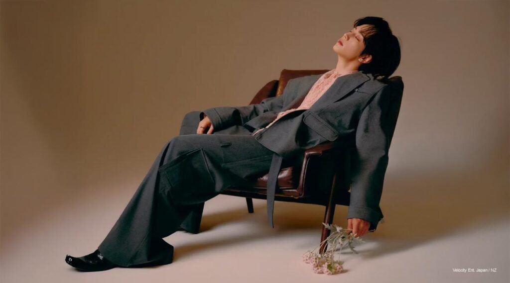 Mark Tuan in Perla China’s January Vision Mark Tuan poses for Perla China Magazine January Issue #18, balancing calm elegance and creative depth in a neutral-toned editorial shoot.