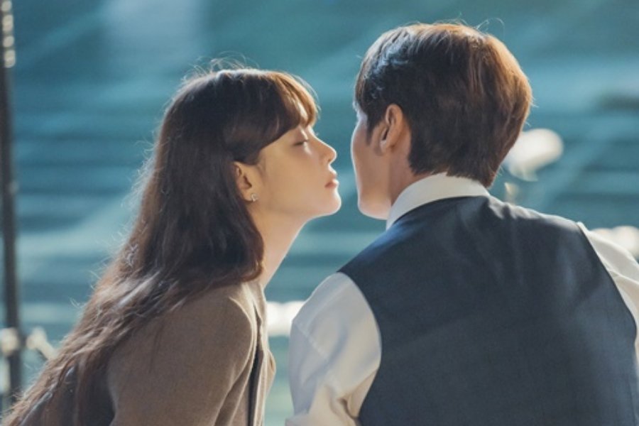 Oh Yeon Seo And Choi Jin Hyuk Lean In For A Kiss In "Positively Yours"