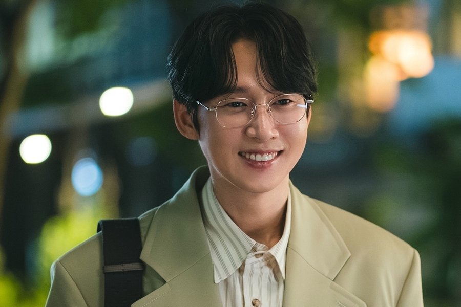 Park Sung Hoon Is A Dependable Man With A Strong Sense Of Responsibility In New Drama “The Practical Guide To Love” Park Sung Hoon Is A Dependable Man With A Strong Sense Of Responsibility In New Drama “The Practical Guide To Love”