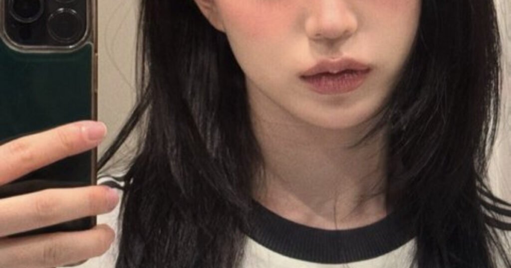 Popular Female Idol’s Recent Makeup Photos Trigger Backlash Popular Female Idol’s Recent Makeup Photos Trigger Backlash