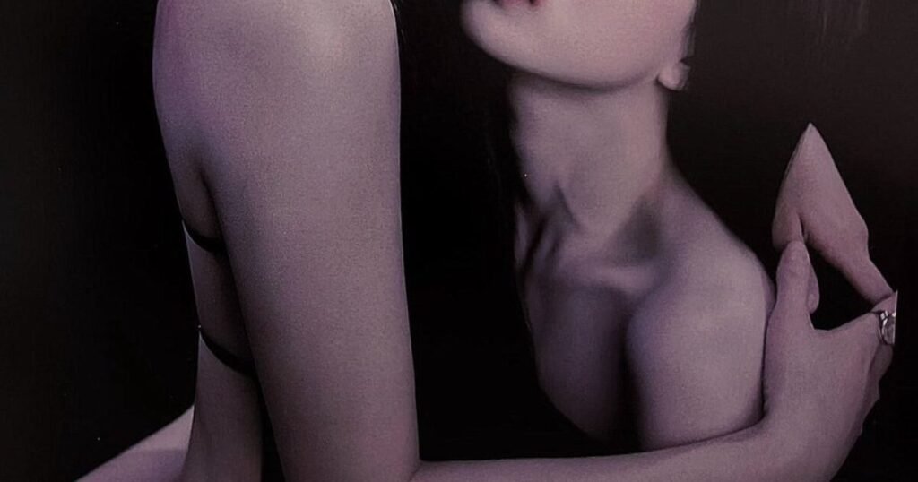 Popular Fourth-Gen Female Idols' "Intimate" Photo Is Going Insanely Viral