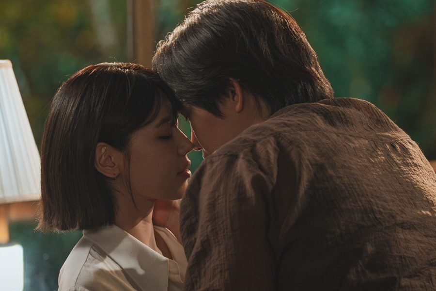 Sooyoung And Kim Jae Yeong Share A Heart-Fluttering Moment In “IDOL I”