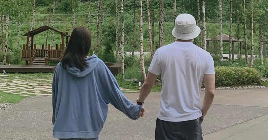 Top Star Couple Finally Comes Clean About Their "Shotgun Wedding" 18 Years Later