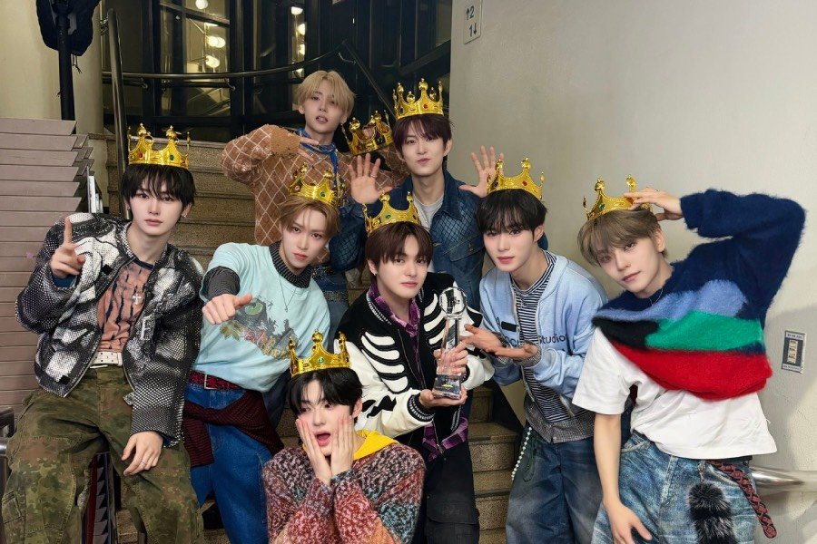 Watch: ALPHA DRIVE ONE Takes 2nd Win On “Music Bank” With “FREAK ALARM”; Performances By EXO, ENHYPEN, And More Watch: ALPHA DRIVE ONE Takes 2nd Win On "Music Bank" With “FREAK ALARM”; Performances By EXO, ENHYPEN, And More