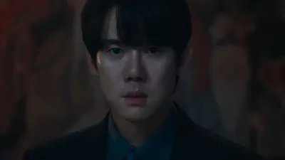 Yoo Yeon Seok Sees Ghosts in New Trailer for “Phantom Lawyer” Yoo Yeon Seok Sees Ghosts in New Trailer for "Phantom Lawyer"