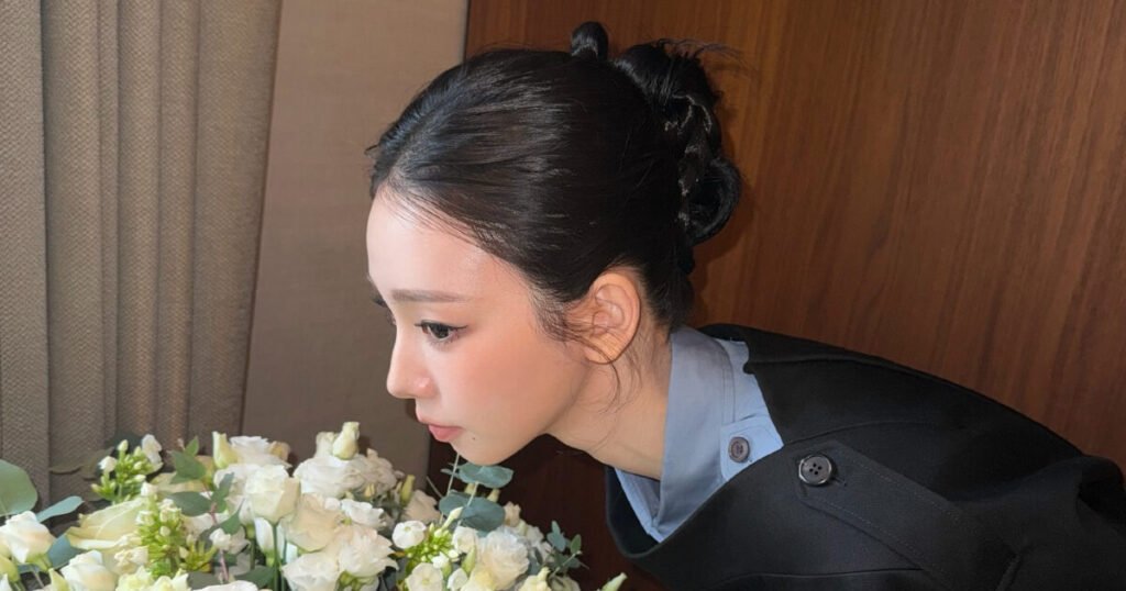 aespa's Karina Showers SM Entertainment Staff With Gifts