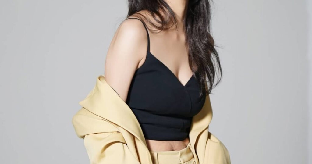 50-Year-Old Korean Actress Gains Attention For Her Gorgeous 24-Inch Waist Figure