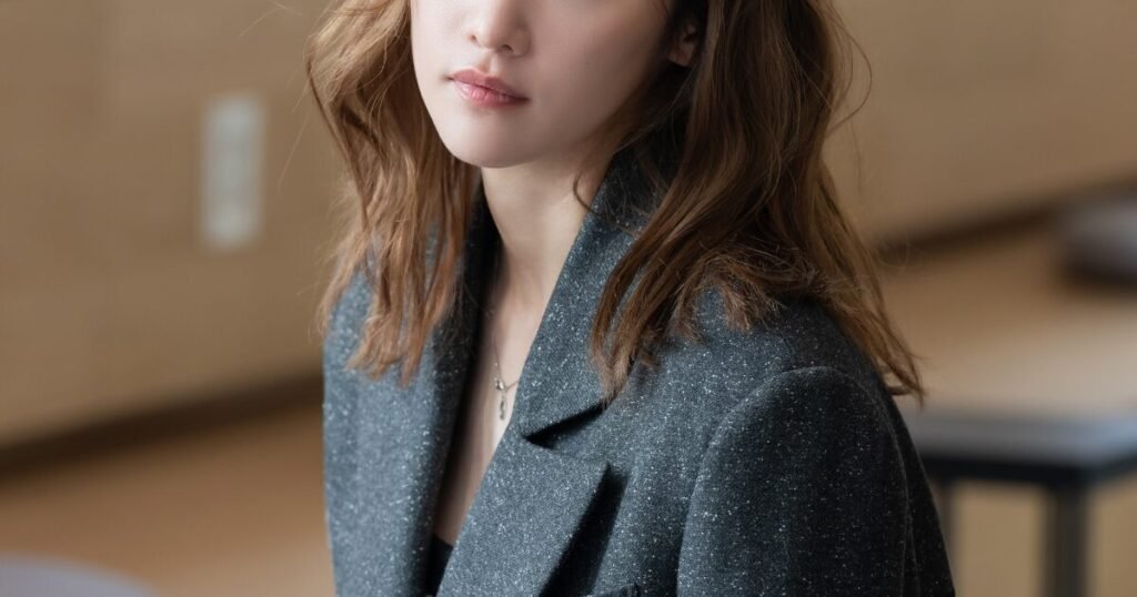 "Ask Me Anything" — Award-Winning Actress Is An Open Book When It Comes To Her Dating Life