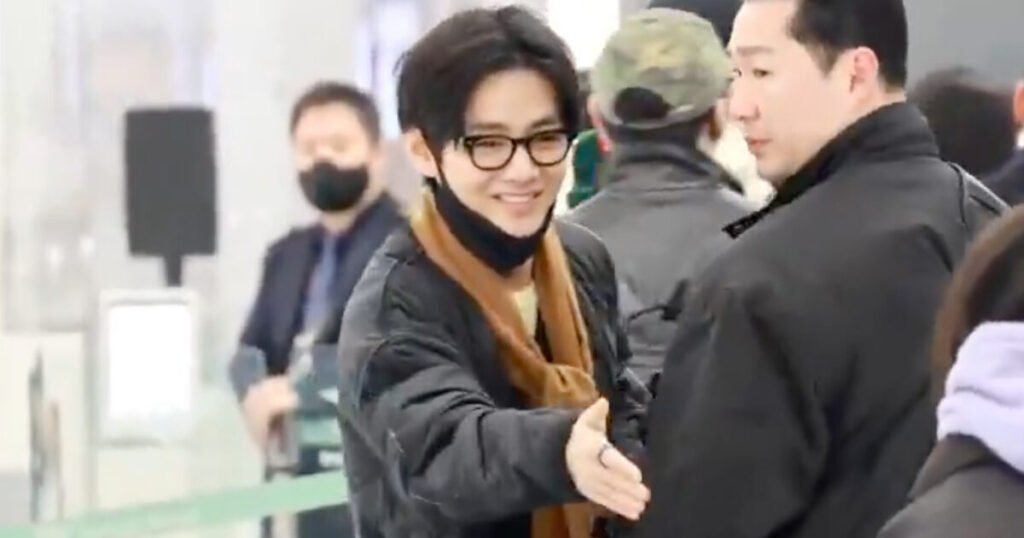 BTS V’s Unexpected Encounter At Airport Goes Viral BTS V’s Unexpected Encounter At Airport Goes Viral