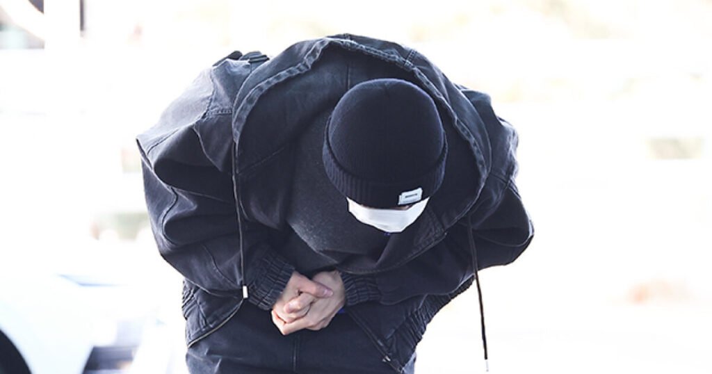 Byeon Woo Seok’s Deep Apology To Reporters Causes A Stir Byeon Woo Seok's Deep Apology To Reporters Causes A Stir