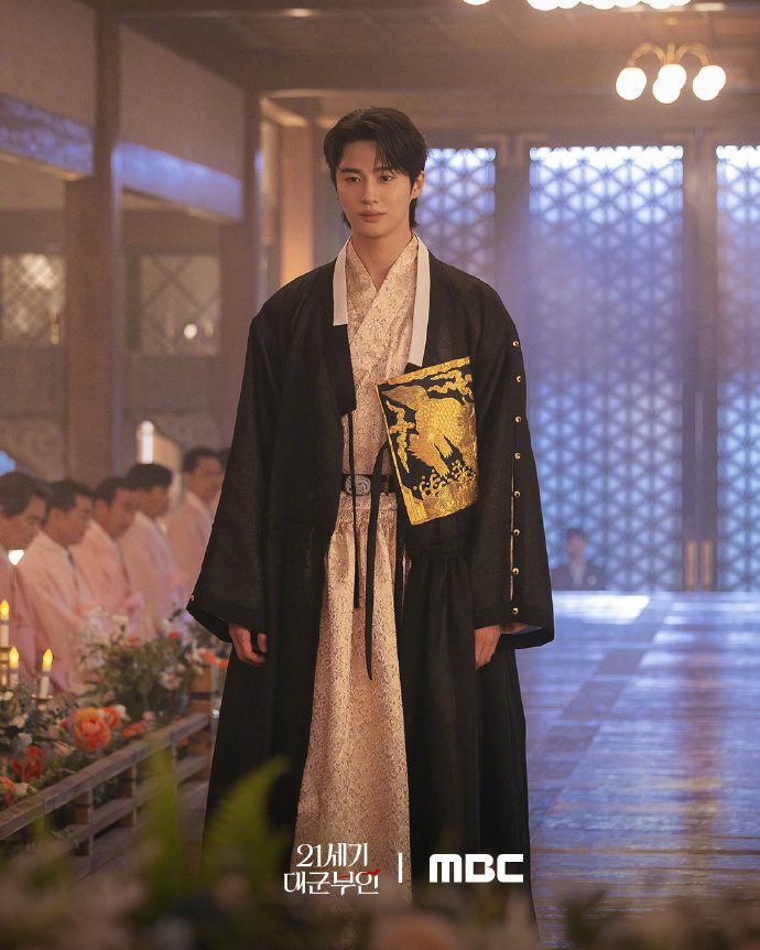 Byun Woo Seok is a Broody Prince in New Stills for MBC K-drama Perfect Crown