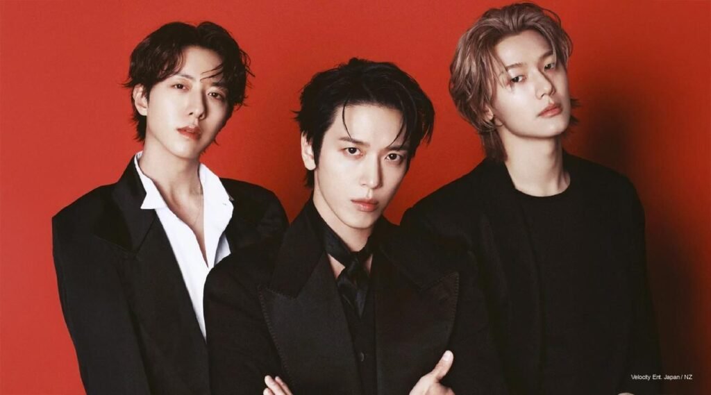 CNBLUE Cosmopolitan Shine March 2026 Cover Story CNBLUE members pose in silver-and-blue stylized suits for Cosmopolitan Korea March 2026, exuding timeless charisma and modern elegance.