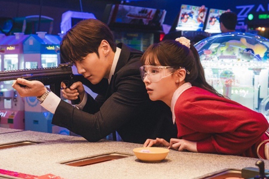 Choi Jin Hyuk And Oh Yeon Seo Rekindle Their Chemistry On An Arcade Date In “Positively Yours”