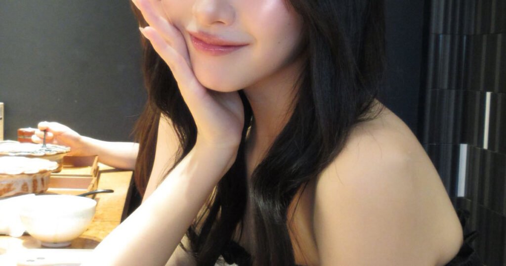 Female Idol Confirms She's Leaving Her Group, Ending All Speculation