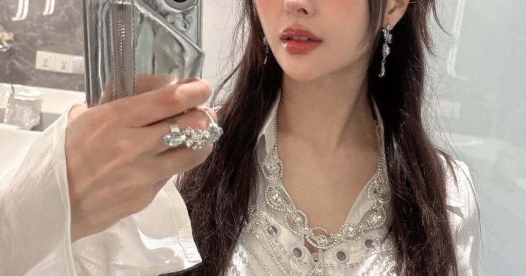 Goddess Female Idol Has Lost Track Of How Many Times Men Ask Her Out On A Date