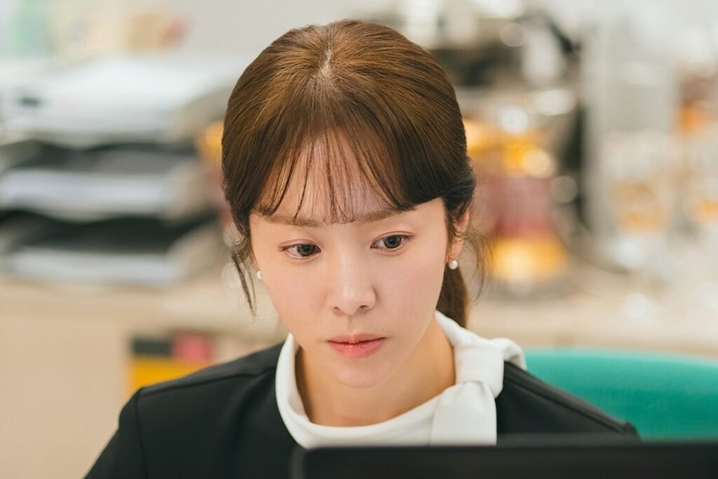 Han Ji Min Is A Pro At Work But A Rookie At Love In New Drama "The Practical Guide To Love"