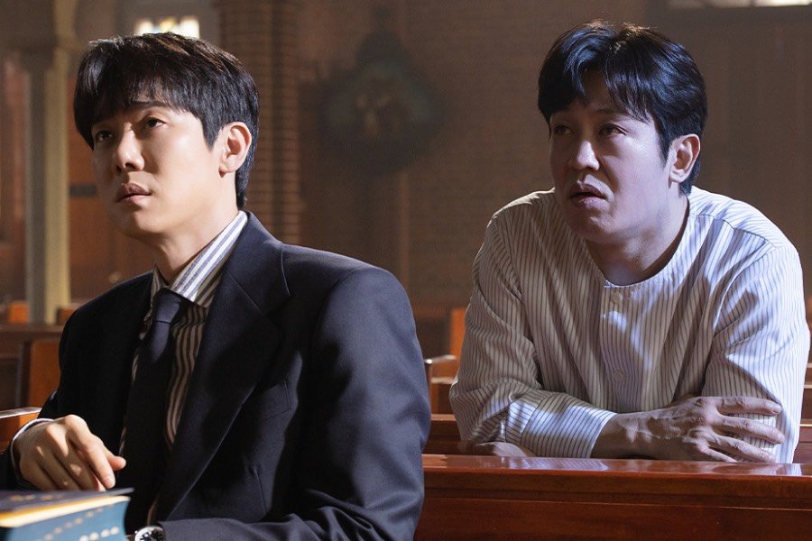 Heo Sung Tae Makes Special Appearance As Yoo Yeon Seok’s First Ghost Client In “Phantom Lawyer” Heo Sung Tae Makes Special Appearance As Yoo Yeon Seok’s First Ghost Client In “Phantom Lawyer”