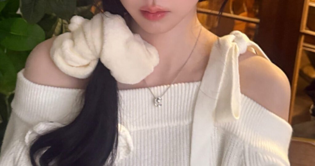 K-Pop Idol Gets Candid About Her Famous Sister And Being “The Sibling” K-Pop Idol Gets Candid About Her Famous Sister And Being "The Sibling"