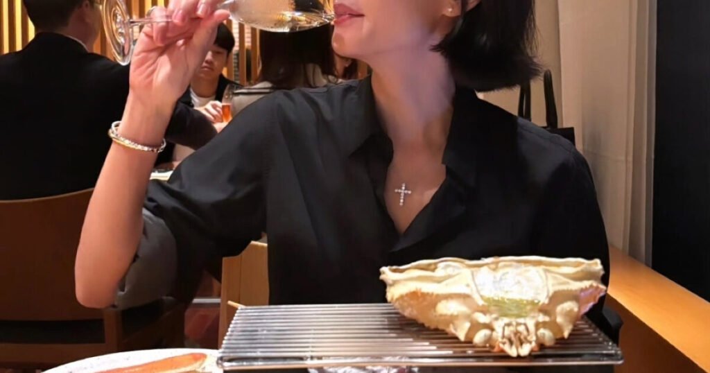 Korean Actress' Image Completely Shatters Over A Library Book