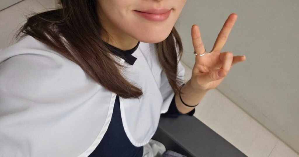 Mother-Of-Two Actress Shows Off Her Youthful Beauty