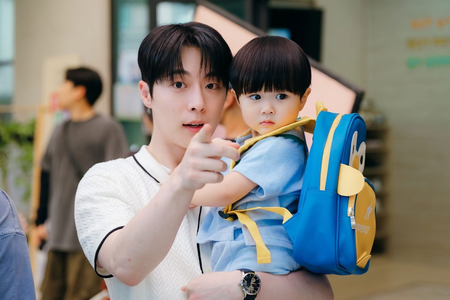“Our Universe” Releases Super Cute Behind-The-Scenes Photos Of Bae In Hyuk With His On-Screen Nephew "Our Universe" Releases Super Cute Behind-The-Scenes Photos Of Bae In Hyuk With His On-Screen Nephew