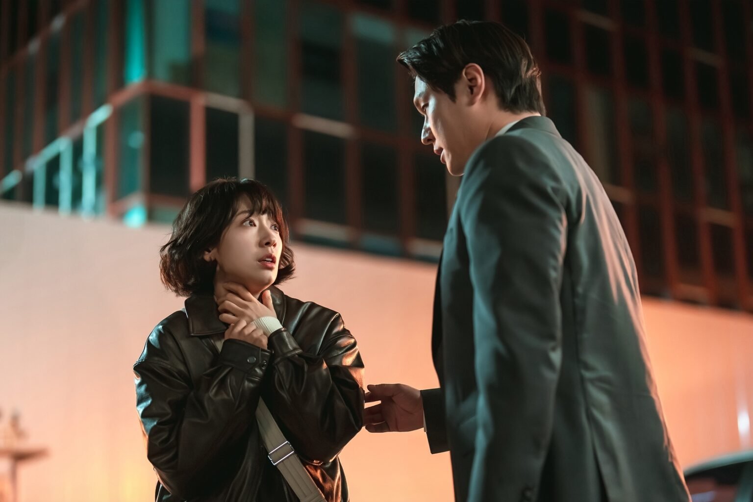 Park Shin Hye Faces New Threats To Her Safety In "Undercover Miss Hong"