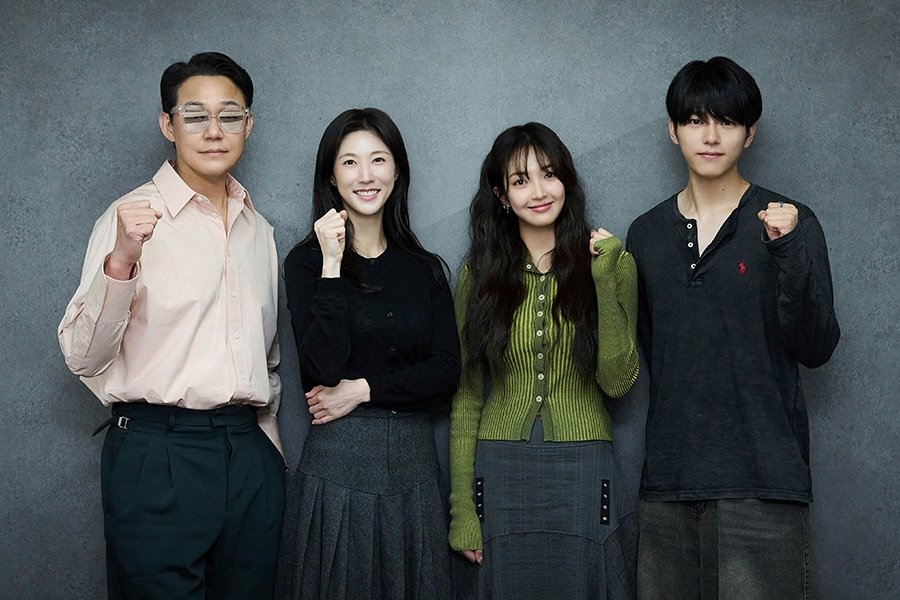 Park Sung Woong, Lee Soo Kyung, Lee Jin Woo, Choi Gyu Ri, And More Test Chemistry At Script Reading For New Family Drama “Cabbage Your Life” Park Sung Woong, Lee Soo Kyung, Lee Jin Woo, Choi Gyu Ri, And More Test Chemistry At Script Reading For New Family Drama "Cabbage Your Life"