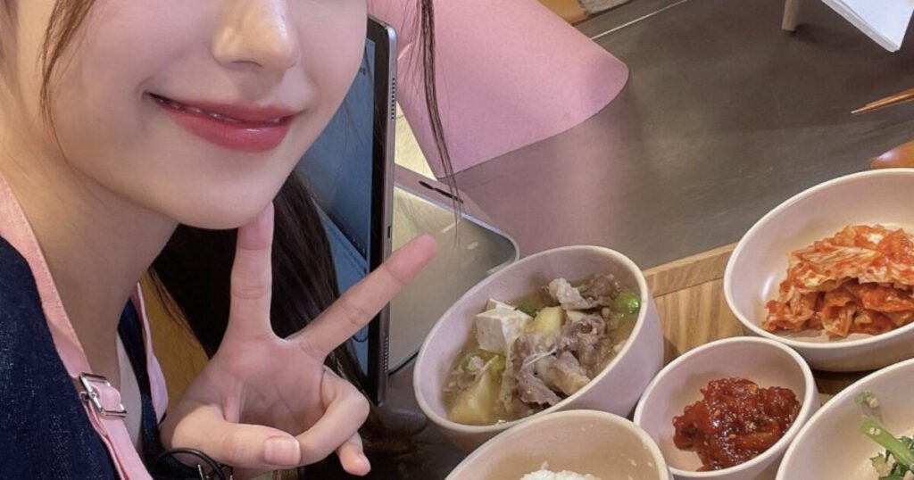 Popular Female Idol Gets Called Out For Eating Too Much, Triggers Massive Backlash Popular Female Idol Gets Called Out For Eating Too Much, Triggers Massive Backlash