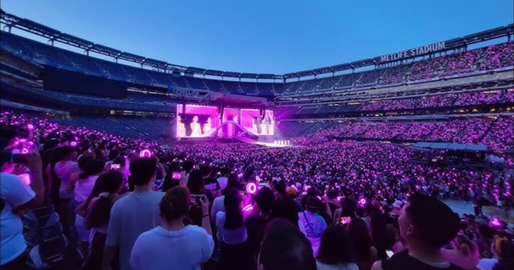 Popular Girl Group’s Concert Filled With Other Fandom Light Sticks Triggers Massive Reactions