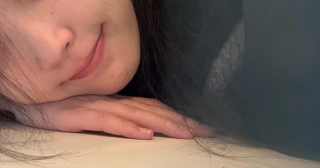 “She’s In Her Thirties?”— Popular Singer-Turned-Actress’s Bare Face Goes Viral