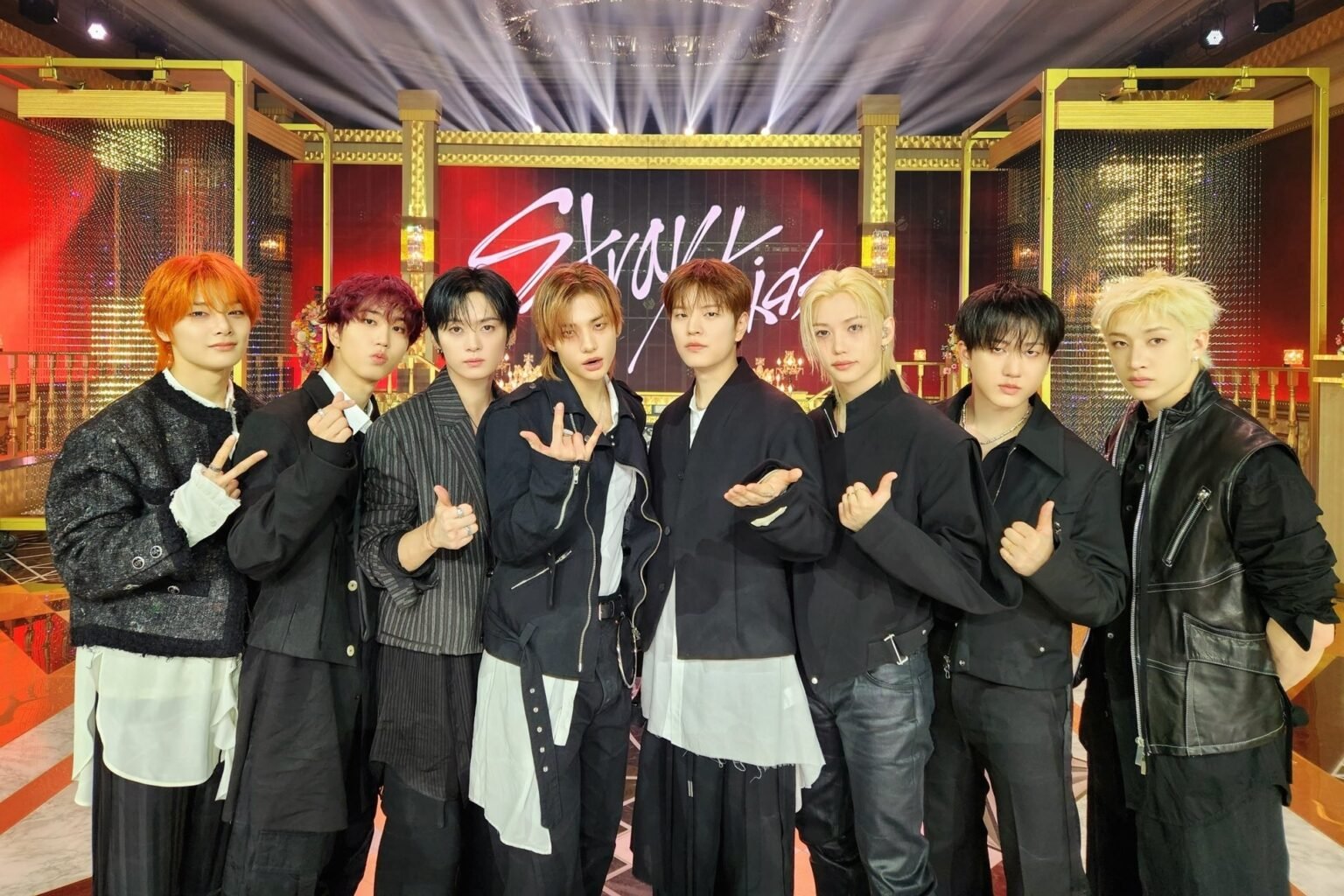 Stray Kids’ “DO IT” Jumps 111 Ranks On Billboard 200 + Re-Enters Top 40 Stray Kids' "DO IT" Jumps 111 Ranks On Billboard 200 + Re-Enters Top 40