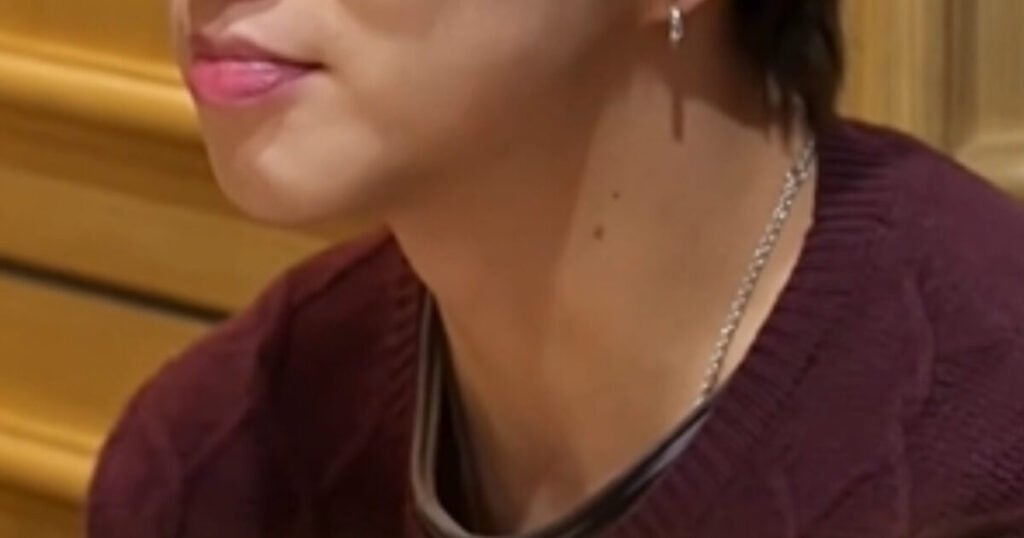 Talented K-Pop Idol Reveals Just How Much He Earns From His Mega-Hit “Cash-Cow” Songs Talented K-Pop Idol Reveals Just How Much He Earns From His Mega-Hit “Cash-Cow” Songs