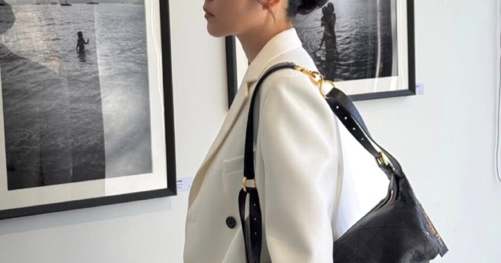 Top Actress Shocks With 100 Live Crickets In Her Bathtub Top Actress Shocks With 100 Live Crickets In Her Bathtub