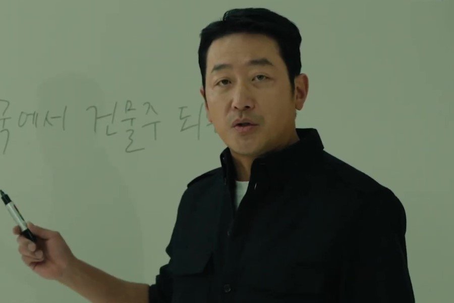 Watch: Ha Jung Woo Explains How To Become A Landlord In New Drama “Mad Concrete Dreams” Teaser Watch: Ha Jung Woo Explains How To Become A Landlord In New Drama “Mad Concrete Dreams” Teaser