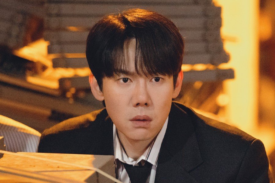 Yoo Yeon Seok Reluctantly Becomes An Unconventional Lawyer Hero In New Drama “Phantom Lawyer”