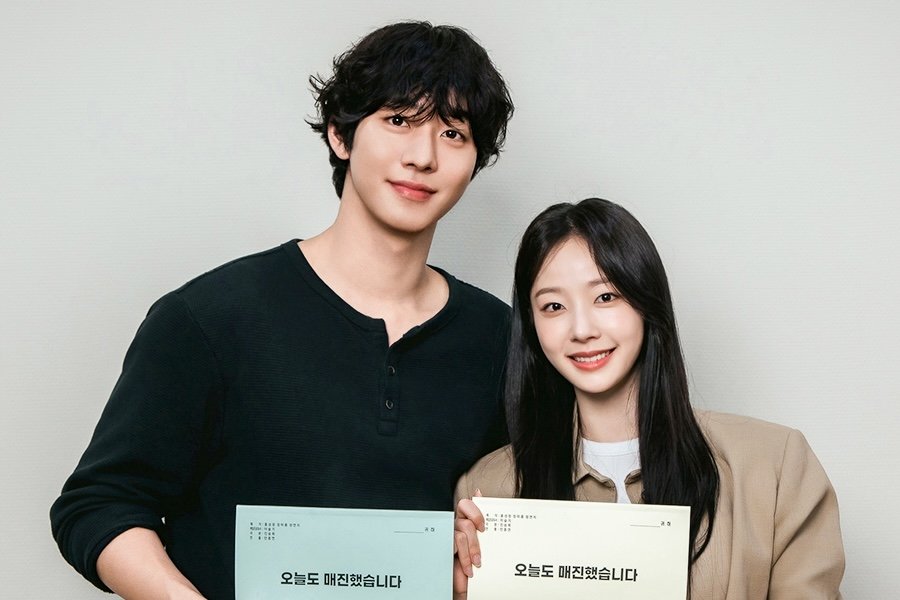 Ahn Hyo Seop And Chae Won Bin's "Sold Out On You" Confirms Premiere Date With Sneak Peek At Script Reading
