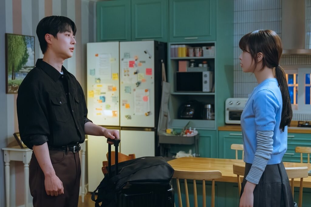 Bae In Hyuk Resolves To Leave Roh Jeong Eui’s House In “Our Universe” Bae In Hyuk Resolves To Leave Roh Jeong Eui's House In "Our Universe"