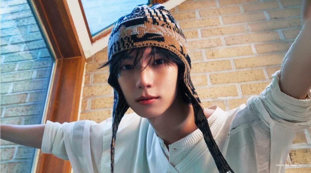 Chuei Liyu Esquire Korea March 2026 Cetaphil cover, vibrant knit vest and fresh skin glow.