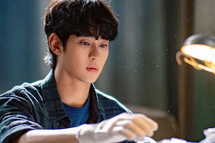 Disney+ Denies Reports That Kim Soo Hyun’s “Knock-Off” Is Preparing For Release This Year